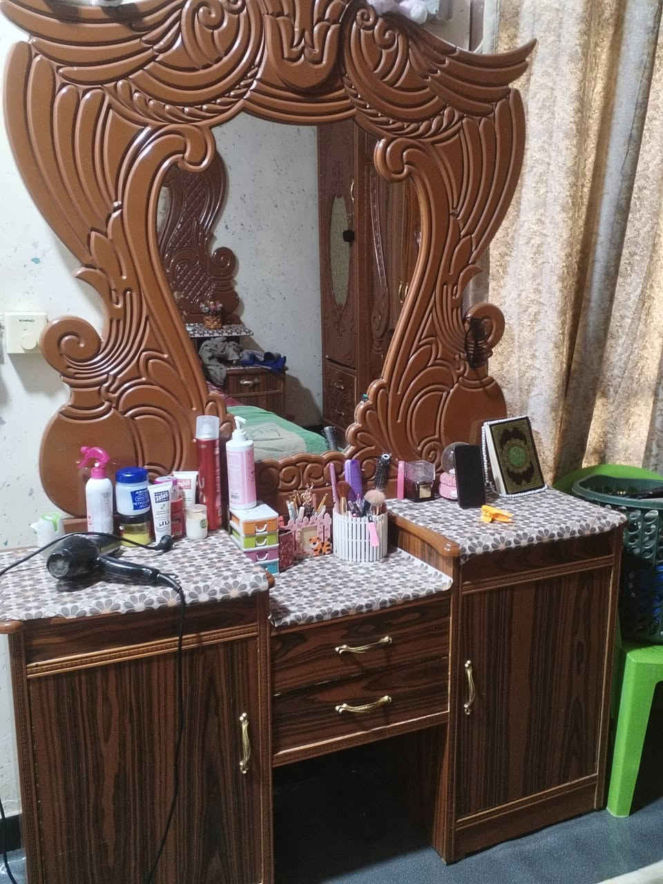 ل السلام عليكم حبايب غرفه البيع كلش نضيفه كامله مابيه ي نقص *********** سعر 600 وبيه مجال الطيبين
