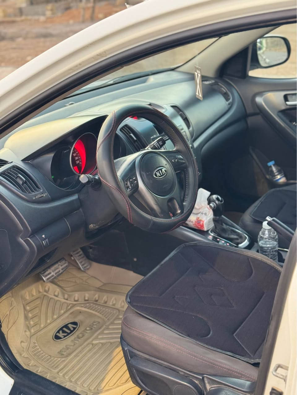 سلام عليكم

سيراتو 2012
بيها حالوب.
بدون  ضربه ولا تبديل فقط بارد الباب وجاملغ
محرك 1600
سويج عدد 2
سعر 86$
*********** كربلاء, العراق
