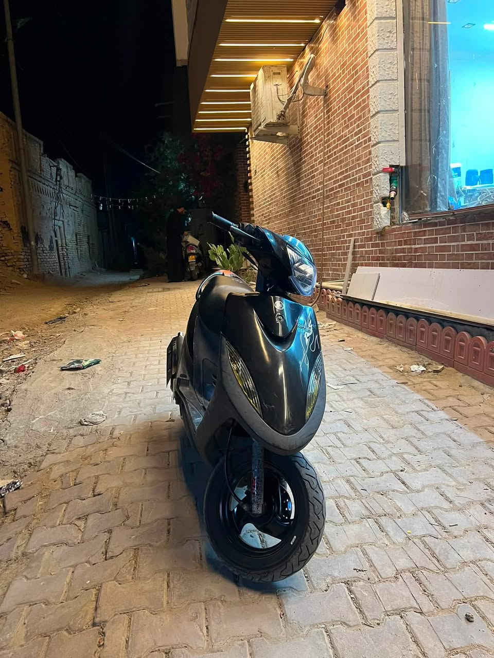 سلام عليكم دراجه ماكس عدله للبيع كلشي شغال بيه اضافه كزوز رياضي وكلجات رياضي كفاله عامه ماصارله هواي من طالعه من الحاويه السعر مليون و100 بيه مجال قليل كلشي بلاد كله ختم حته البرغي مكاني القرنه الشرش ***********
