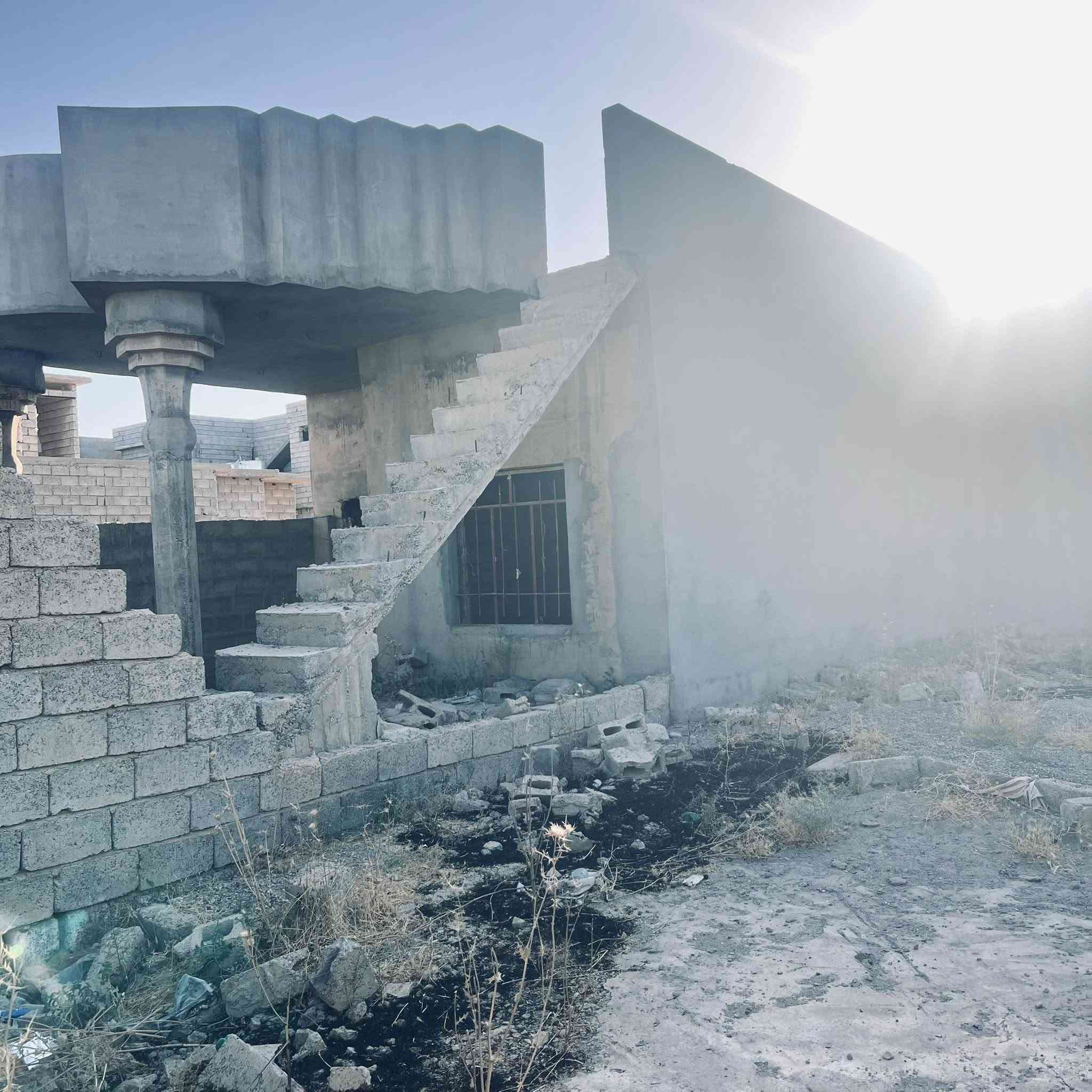 السلام عليكم بيت هيكل ملبوخ من خارج ابي نص قطعه من ضمن البيت الموقع الفاروق ابصف الدواجن او الملعب الفاروق  السعر ٢١ بي مجال  التصال على الرقم ***********
