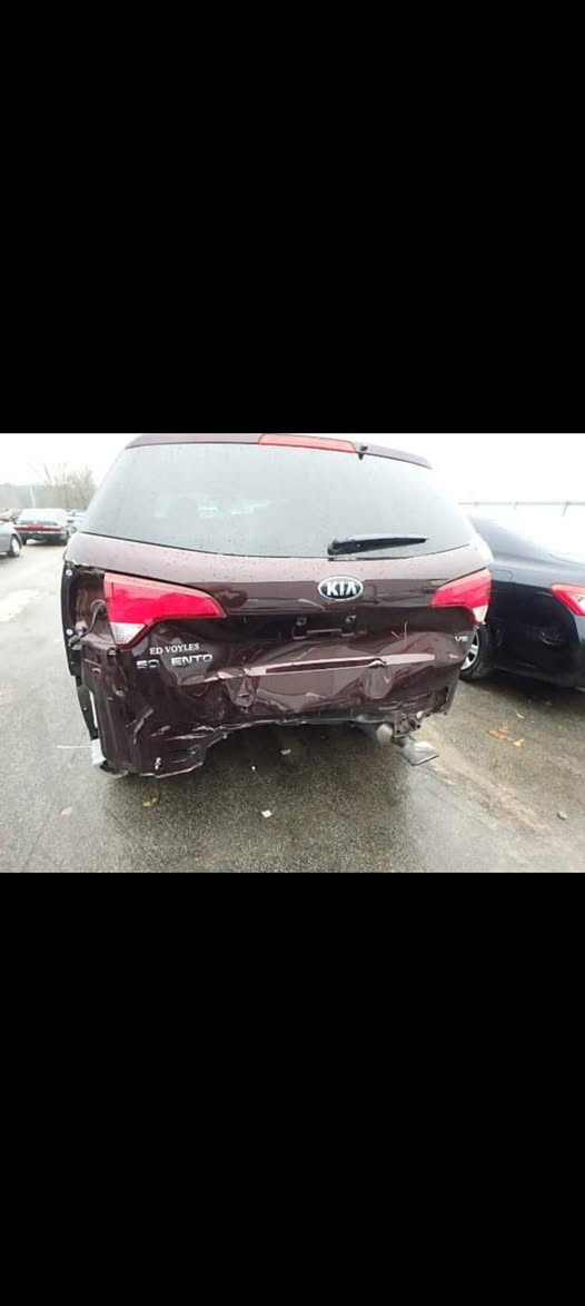 سورنتو أمريكي موديل 15
رقم بغداد مشروع وطني ب اسمي تحويل مباشر 
ضربتها بالجنطه فقط والباقي مكفول 
6 سلندر 
7 راكب 
السعر 165 وبيها مجال 
***********
