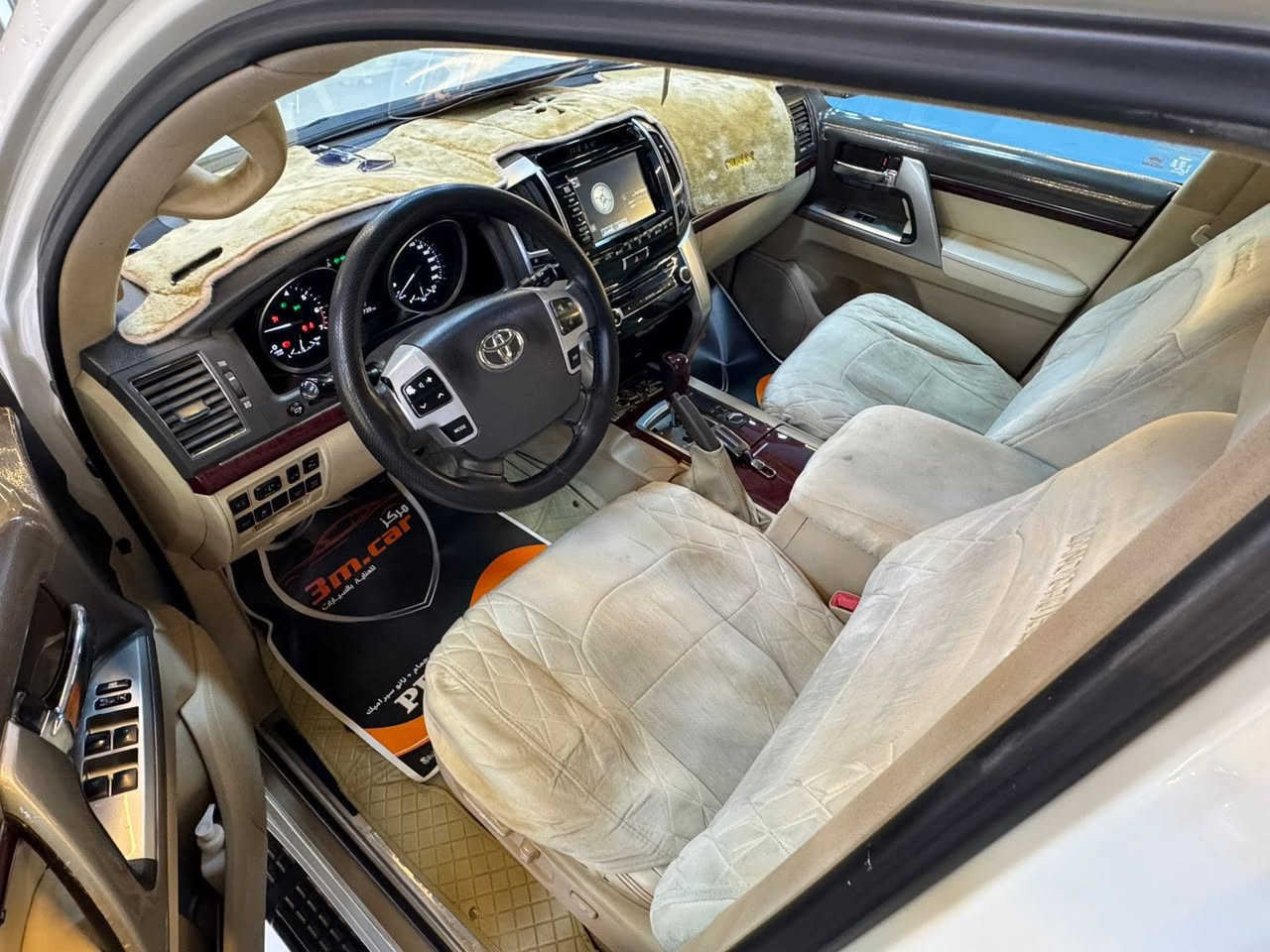 السلام عليكم لاندكروز بريم الباب الأول موصفات لكزز فول موصفات VXR ماشيه ١٧٠ الف موديل ٢٠١٥ رقم اربيل باسمي تحويل ومباشر  سعره ٤١٠ وبيه مجال سونار موجود ***********
