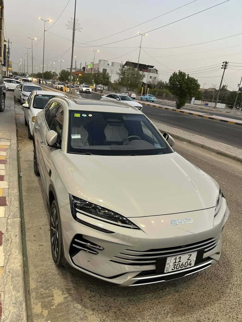 سلام عليكم
بي واي دي سونك بلاس لون سمنتي فول مواصفات 
مكاني النجف الاشرف 
السعر32مليون وبيها مجال
***********
***********
