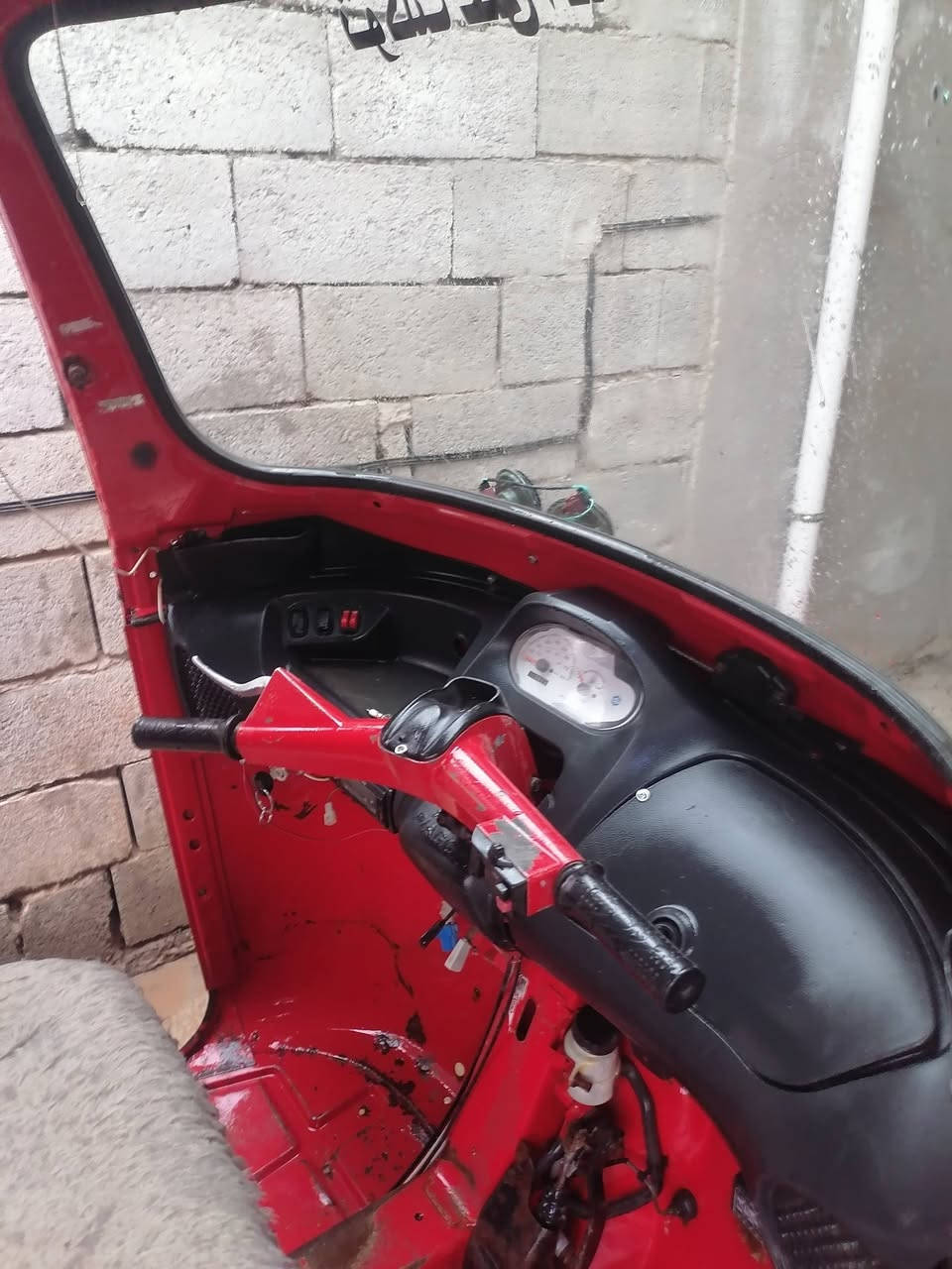 السلام عليكم ورحمة الله وبركاته تكتك بياجو للبيع موديل ١٨ اوراق كاملة المكينة طافيه الكشر يخبل الكهربائيات شغالة السعر ٦٠٠ وبيها مجال العنوان بعقوبة المفرق للإستفسار الاتصال ع هذا الرقم ***********
