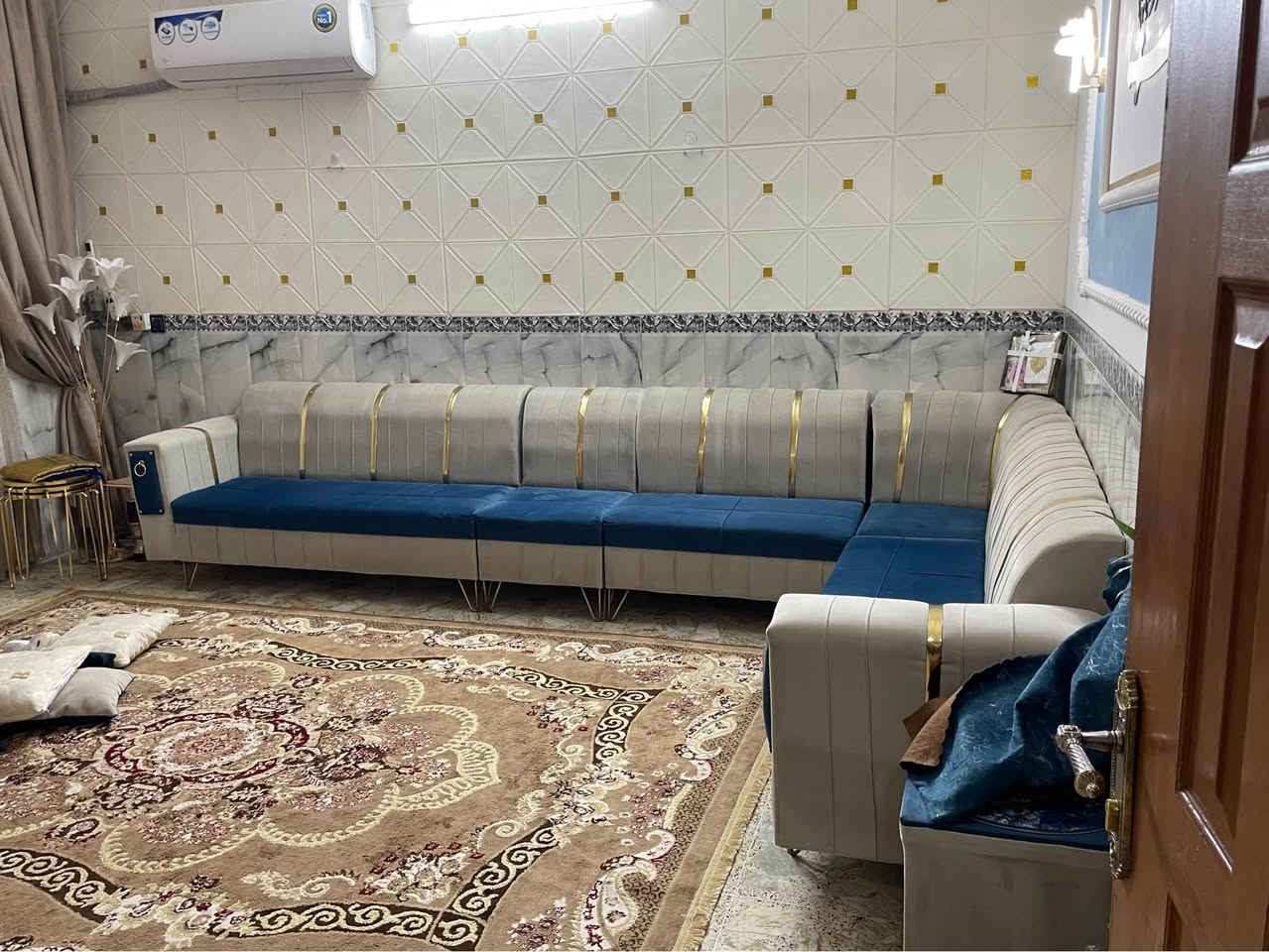 تخم ديوان 10 مقاعد نضيف مابي اي ضرر كوشاتة وطبلة  للبيع السعر  225 بغداد الشعلة الخطيب الزراعي *********** بغداد, العراق
