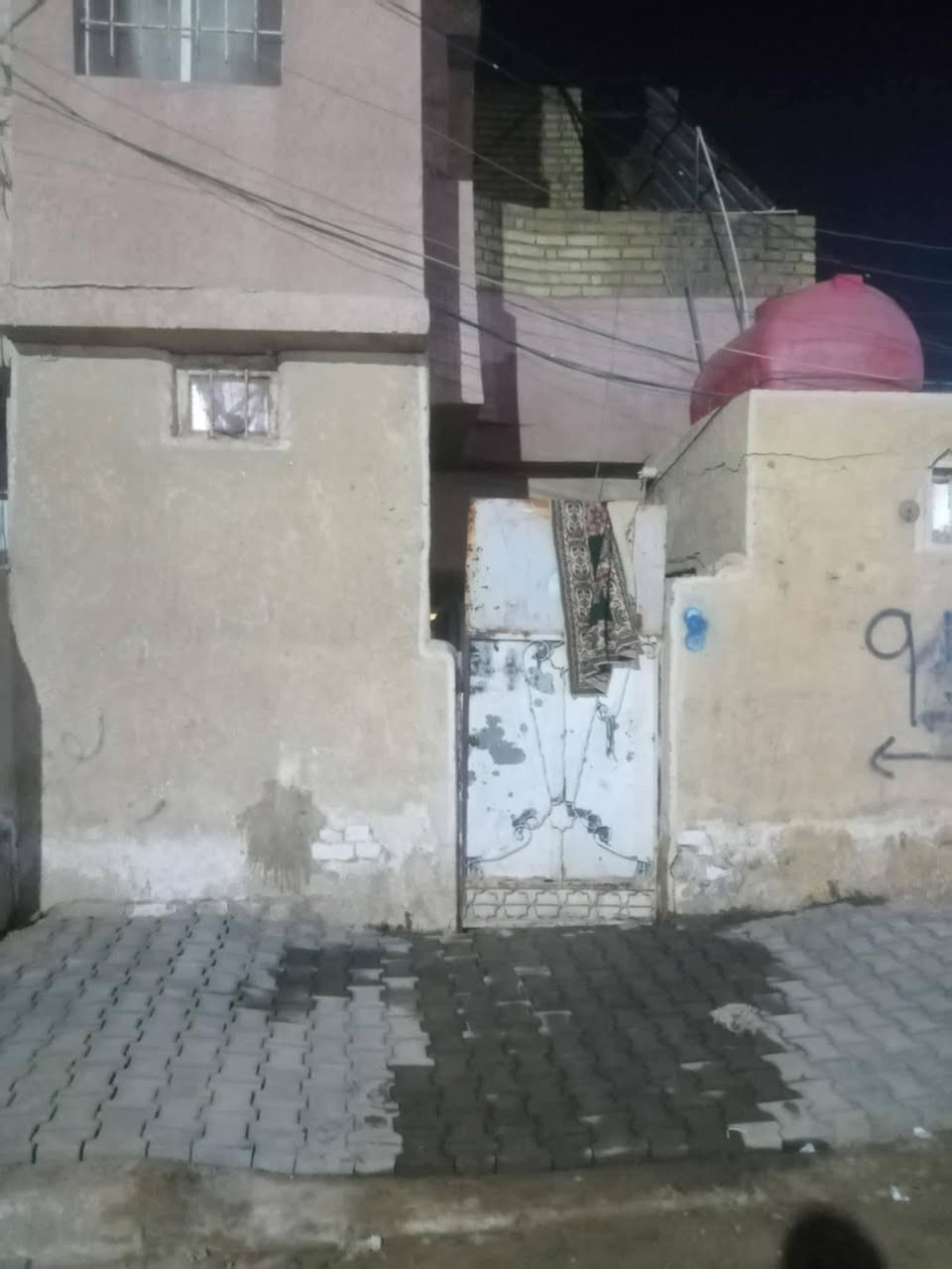 دار للبيع
شعب مقابل الجامع المحروك 
ركن مساحة لبيت 60  متر ناصي عن شارع 
خدمات كاملة ماء كهرباء تبليط ورصيف  
واقع حال مكاتبة فقط  

السعر 44
