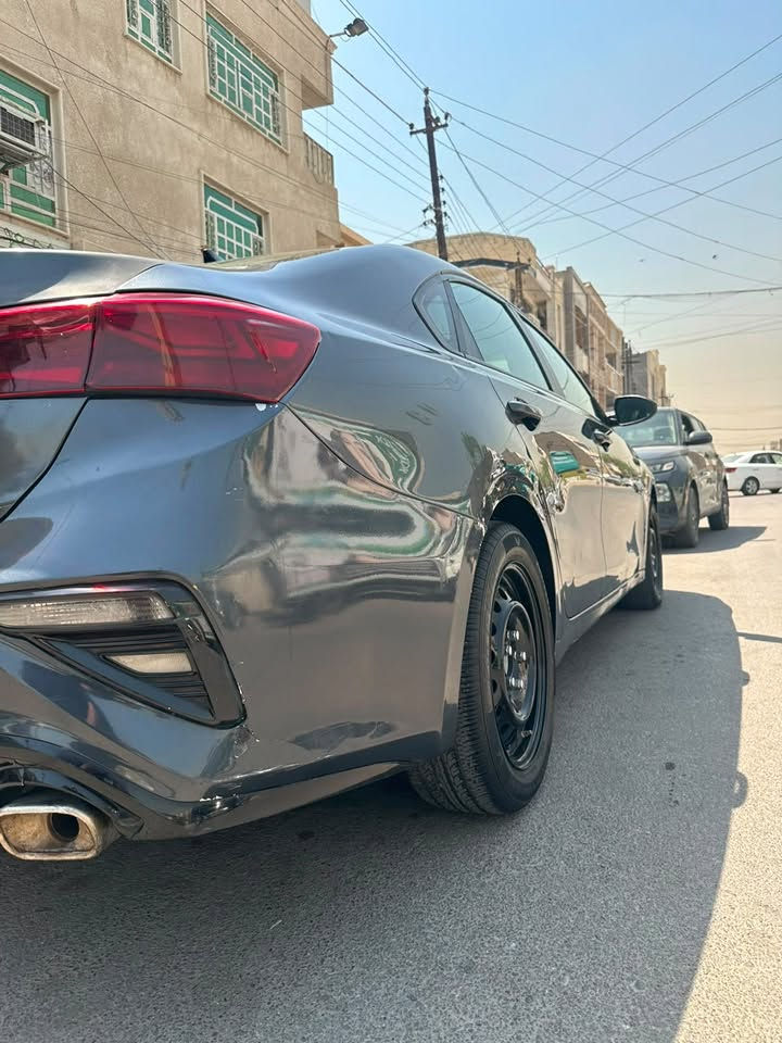 السلام عليكم
للبيع 

 

كيا فورتي 2019 

فئة fE

ماشيه 109 mi

نص فول 

تحكمات ستيرن

مثبت سرعه

حساس امامي

رادار امامي

محرك 2000 دوش 

گير cvt مع (منظومة تبريد للگير)

السياره بيها رصعات خفيفه وبيها طخطخه بالدوسه الي جوه الباب

السياره خير من الله 

رقم الجديد 

سنويه 2030

تحويل ثاني يوم 

حادثها جنطه ومرجع ع البارد 

مكان السياره / بغداد / البنوك

.

.

.

التواصل واتساب فقط او اتصال . 

***********
