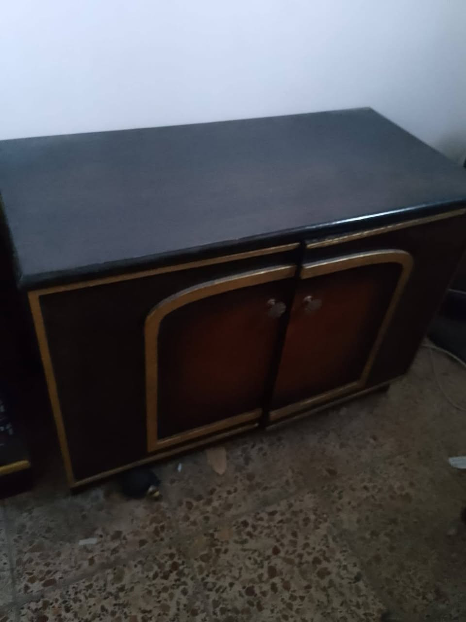 الغرفه خشب صاج الاصليه باب اول ونظيفه..التخم بعده جديد..ميز جام وكراسي ..رفوف محل درجه اولى


**إذا كنت صاحب هذا الإعلان وتريد حذفه لأي سبب، رجاءا أرسل رسالة إلى الدعم الفني**