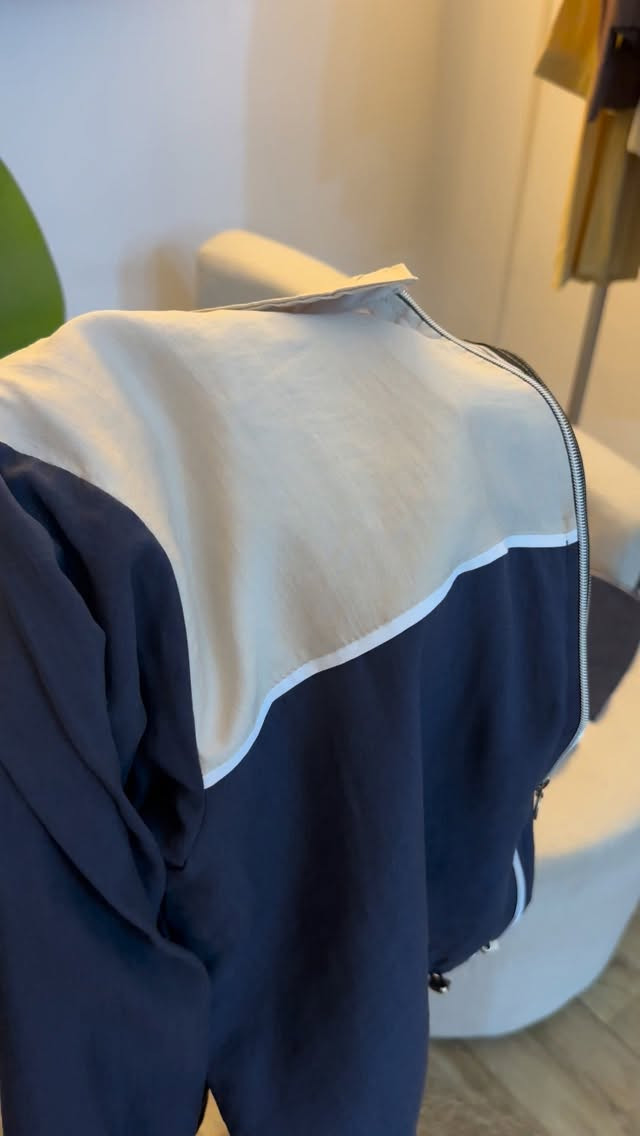 ⁨	⁨	⁨	⁨	✨ سوت سبورت عملي ومريح للسفر والمشاوير ✨
إذا تدورين على لبسة أنيقة ومريحة بنفس الوقت، هذا السوت النيلي هو اختيارك المثالي 🤎 متوفر ب4 الوان 
✔️ خامة باردة ومريحة بالصيف ✔️ عملي للسفر والتنقل اليومي ✔️ ستايل مرتب وسهل التنسيق ✔️ متوفر بقياسين: رقم 1 و رقم 2 يلبس من قياس 38 إلى 46

لا يفوتج، كمية محدودة 🔥

#سوت_سبورت #ملابس_نسائية #سفر #اطلالة_يومية #ستايل_راقي ملابس_مريحة موضة_2026 كاجوال لوك_يومي ملابس_سفر بغداد العراق ترند ريلز_العراق اكسبلور fyp foryou viral reels explorepage fashion outfit ootd⁩⁩⁩⁩


**إذا كنت صاحب هذا الإعلان وتريد حذفه لأي سبب، رجاءا أرسل رسالة إلى الدعم الفني**