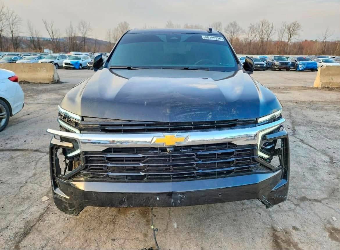 🚙 للبيع | Chevrolet Tahoe LS 2025 🇺🇸🔥
📦 مدة الوصول إلى العراق: 55–60 يوم — المركبة حالياً داخل أمريكا 🇺🇸

💵 السعر: 46,000 دولار — 460 ورقة 💰
(شامل النقل + الكمرك + التخليص الكمركي + الضريبة) ✅

🎖️ سعر حملة كتاب ذوي الشهداء:
💵 39,000 دولار — 390 ورقة 💰
(شامل النقل + الكمرك + التخليص الكمركي + الضريبة) ✅

📄 الحالة: حادث بالدعامة الأمامية فقط، وباقي السيارة بحالة جيدة.

📍 العداد: 38,989 MI

🔍 تفاصيل المركبة:
• الفئة: Chevrolet Tahoe LS 2025 ✨
• المحرك: V8 سعة 5.3 لتر ⛽
• ناقل الحركة: أوتوماتيك 10 سرعات ⚙️
• اللون الخارجي: أسود 🖤
• اللون الداخلي: أسود 🖤

✨ أهم المميزات:
• شاشة لمس 17.7 إنج
• عدادات رقمية 11 إنج
• Apple CarPlay وAndroid Auto لاسلكي
• كاميرا خلفية
• حساسات خلفية
• تشغيل بصمة (Push Start)
• دخول ذكي (Keyless Entry)
• مثبت سرعة (Cruise Control)
• تحذير الاصطدام الأمامي
• مساعد الحفاظ على المسار
• فرامل طوارئ أوتوماتيكية
• مكيف أوتوماتيك
• 8 مقاعد مع إمكانية طي الصفين الثاني والثالث
• مصابيح LED أمامية وخلفية

📲 للحجز والاستفسار:
👉 https://wa.me/message/CZHHU4Y7NCNYE1


**إذا كنت صاحب هذا الإعلان وتريد حذفه لأي سبب، رجاءا أرسل رسالة إلى الدعم الفني**