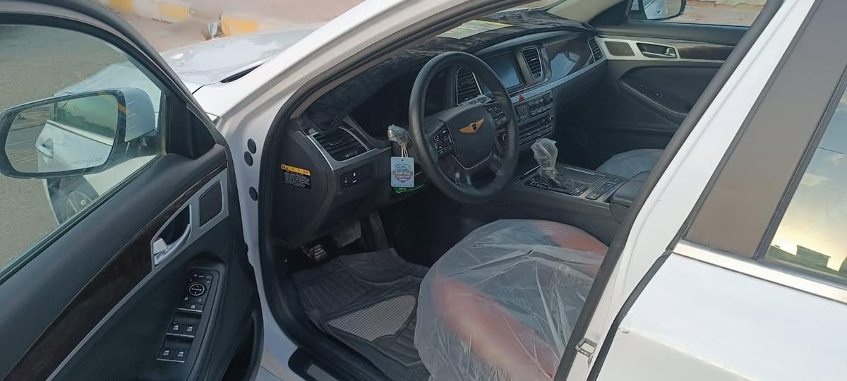 جينسز موديل ٢٠١٥
فول مواصفات 
حادث خفيف جدا بس بنيد. مع تقسيم الباب 
رقم بغداد انكليزي 
مكاني ميسان 
سعرهه ١٦٠ مجال بسيط جدا جدا 
مكلف بالنشر بدون خاص رجاءا 

‪0 775 102 1108‬
