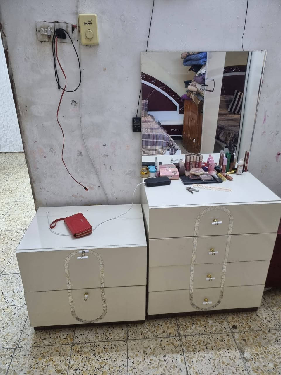 شباب سلام عليكم غرفة للبيع  النوم اسلايت ٦قطع كلش نضيفه اي كسر مابيهه ***********
