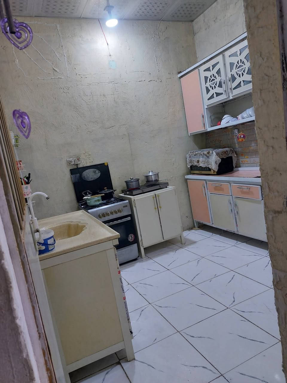 بيت  طابو زراعي مساحة 100/ متر العرض 5/. والنزال 10/  السقف كونكريت السقف جديد صار 4/ سنوات البيت يحتوي ع حمام خارجي وداخلي + مطبخ +   استقبال  + غرفتين نوم + وحده جوه وحده فوق +  استفسار رقم الهاتف  وبي واتساب *********** المنطقه حدان ابو الخصيب منطقة البز
