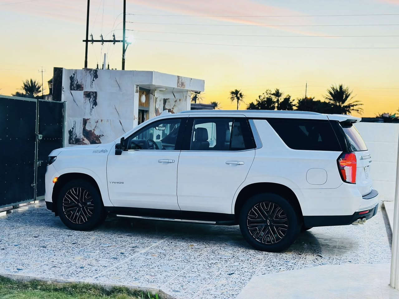 يالله
السلام عليكم تاهو 2022 هاي كانتري 
 CANTREHE فول 1/1 اقوه موصفات بل تاهو رقم بغداد الجديد باسمي هزه وفحص وسنويه كله جديد امريكي صور الحادث مرفقه بلمنشور سياره كلين بدون حادث بارد فقط بل جاملق  وهنا بلعراق صار بيه شخط بين الباب ولجاملق بدون دواخل صطحي صاير 
الموصفات 
1-شاشه 
2-بصمات 5  +بصمه ابواب 
3-كشنات جلد + جميع الشنات كهرباء + ثلاث حركات +تدفئه وتبريد +خزن ميموري 
4-مري كهرباء وشفط +قلاب عند الجروع +هيترات بل مري 
5- كامرات 6
6- كشنات Vip منفصل 
7رادارات امامي وخلفي وجانبي 
8-داتشو شاشه دجتل 4مودات  
9-جنطه كهرباء +جلاق 
10-ماشيه 92 
11-قاصه
12-شاحن لاسلكي 
13- تحكمات ستيرن 
14- حساسات امامي خلفي 
15-ويل حجم 22من امريكا
16- بجم كبس 
17-قاصه 
معروفه موصفات هاي كانتري اقوى موصفات بل تاهو مكان بغداد السعر(368)وبيه مجال الستفسار (***********)
