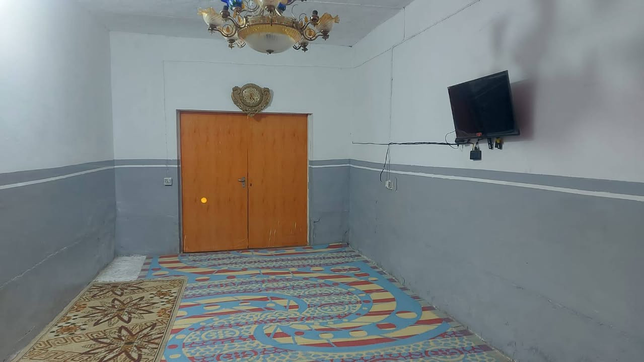 سلام عليكم دار للبيع مساحته 170م  سعر 28 وبي مجال بسيط

 بنائه نضيف ومرتب   عنوانه الكوفه شارع المعمل مقابل صوره الوائلي  شارع هيثم الجبوري يبعد  150م عن شارع الرئيسي عرض الشارع 8 امتار  ويحتوي على اوراق ومسجل بل تطويب الجديد ومشمول بي

  للاتصال ولاستفسار  الاتصال على الرقم  *********** النجف, العراق
