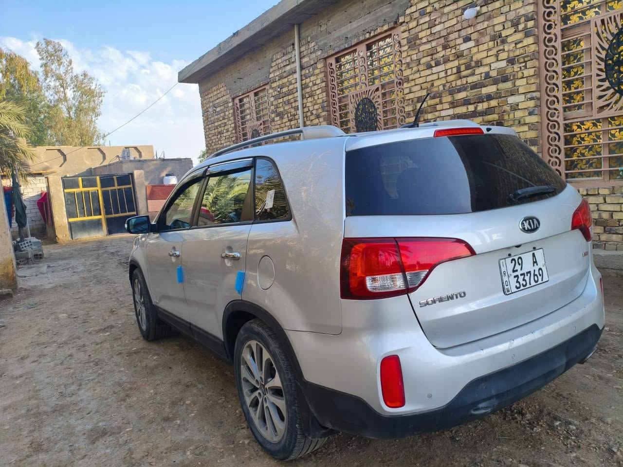 السلام عليكم 
للبيع  سورنتو وارد امريكي موديل 2015 كفاله ما عدا الي موضح في الصوره جاهزه من كل نواحي تبريد مكينه حداديه جاهزه السياره رقم دولي  رقم صاحب السياره ***********
محافظه الديوانية قضاء المهناويه
