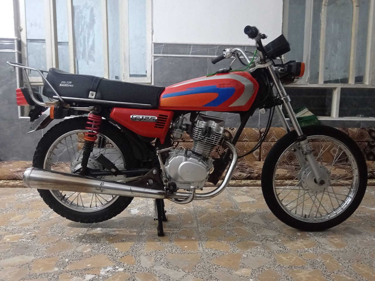 سلام عليكم دراجه البيع موديل 16 وكيل سيد خلدون ميسان دراجه نضيفه  وراق وصوليه بسمي هذه رقمي *********** ✋$. 850وبيه مجال
