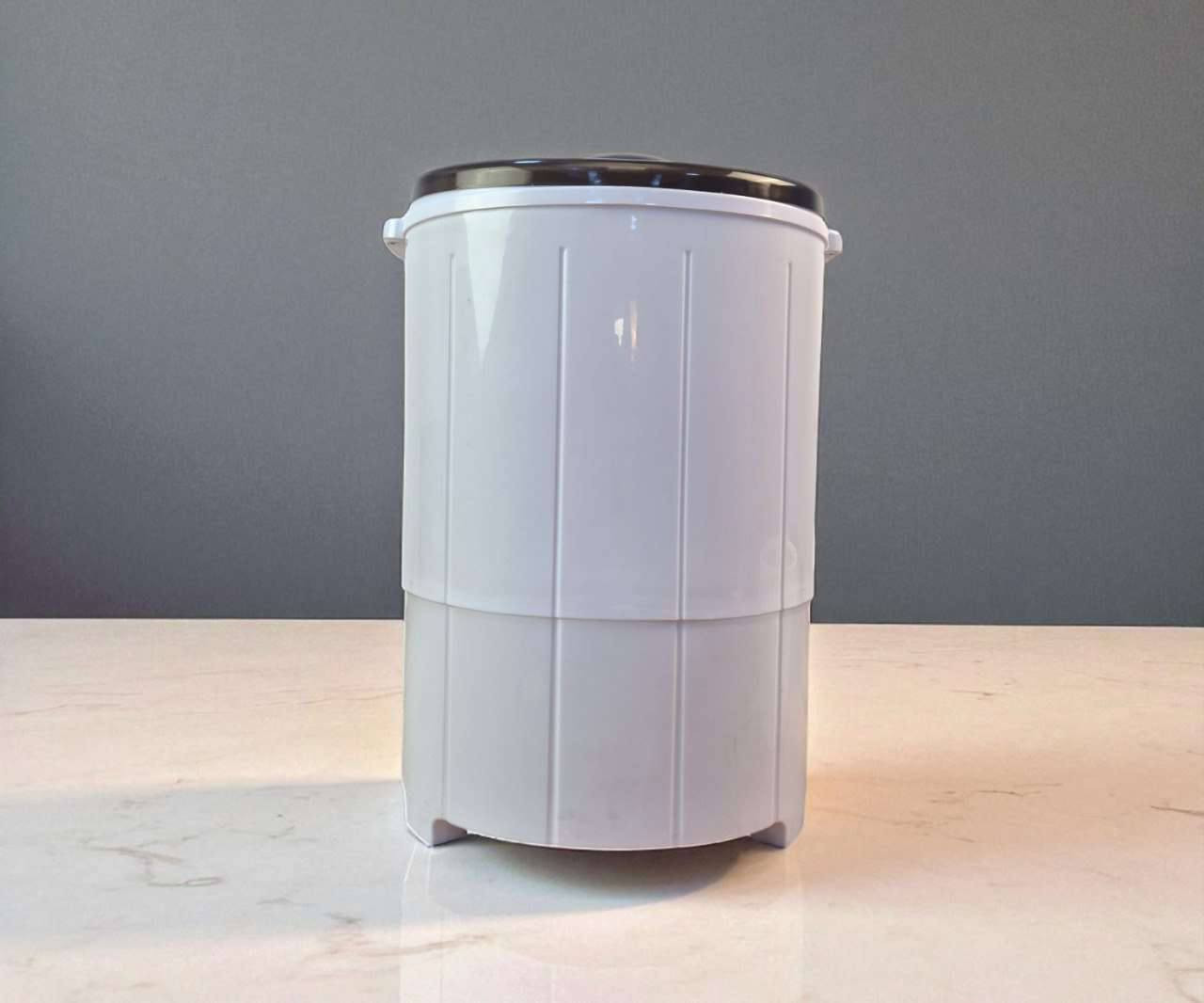 غسالة الملابس اليومية بكفاءة وسرعة مناسبة للغسيل الخفيف ملابس الاطفال ملابس الرجال الملابس الداخلية الجواريب  مزودة بفرشاة مدمجة لتسهيل تنضيف الاحذية وتنضيف الملابس المتسخة خيار عملي للشقق الصغيرة وسكن الطلاب او الاستعمال كغسالة اضافية تواصل خاص او واتساب***********
