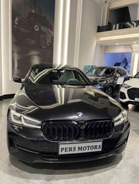 2022 bmw 530i بدون صبغ فقط بيها بارد بالجنطه بدون داخل  بدون ارباك   م...