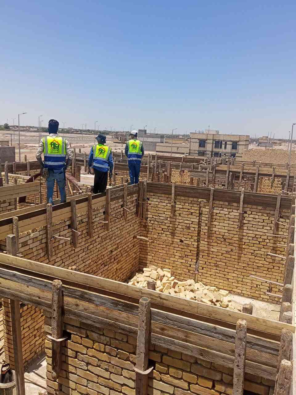 تم بفضل الله تعالى وبركاته صب رباط مساحته 180 متر في طوبه والنخيل والتوفيق للجميع ان شاء الله اخوكم احمد النجار لجميع اعمال النجاره والتسليح والصب ***********
