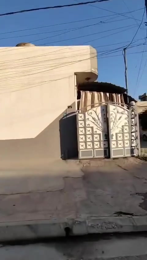 دار للبيع 
حي السماح الثانية قرب جامع فاطمة الزهراء 

المساحة 125متر ركن طابق واحد 
شارع 20متر عرض
دار نظيف وحلو 
غرفتين نوم وهول واستقبال 
طلب السعر 110مليون وبيه مجال 
للاستفسار اكثر 
الاتصال على الارقام 
***********
***********
مكتب دار الزهور للعقاراتوالمقاولات العامه
