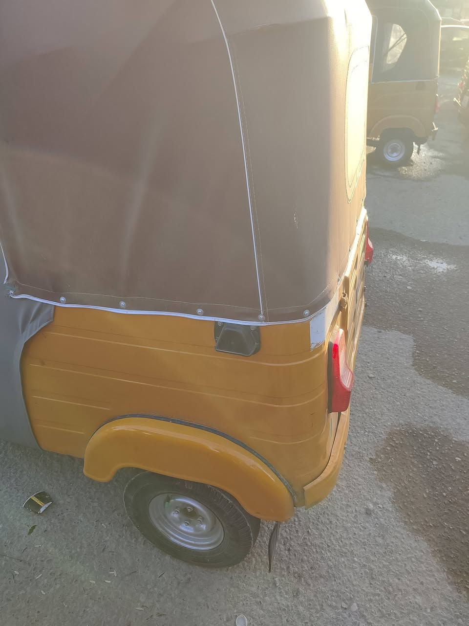 سلام عليكم تكتك البيع 2020 شهر 12 بدون ضربه بس كاعيه مصبوغه رقم وسنويه كربلاء اتحول بغداد سعر 7250 وبيها مجال ***********
