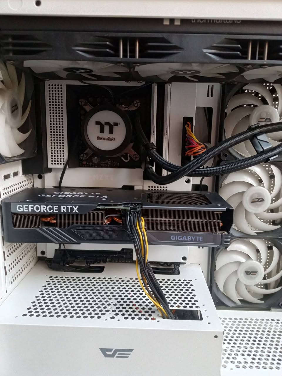 i7 14700kf
4060ti 16g gigabate
N7 Z790 wifi
Ram 32 6000 gskill
power 700 w
m2 2t

مبرد 360 مائي
msi 24 hz 200 ips
كيبورد ميكانيكي @
ماوس زوي
السعر مليونين 
مكاني بغداد توصيل ماكو
***********
