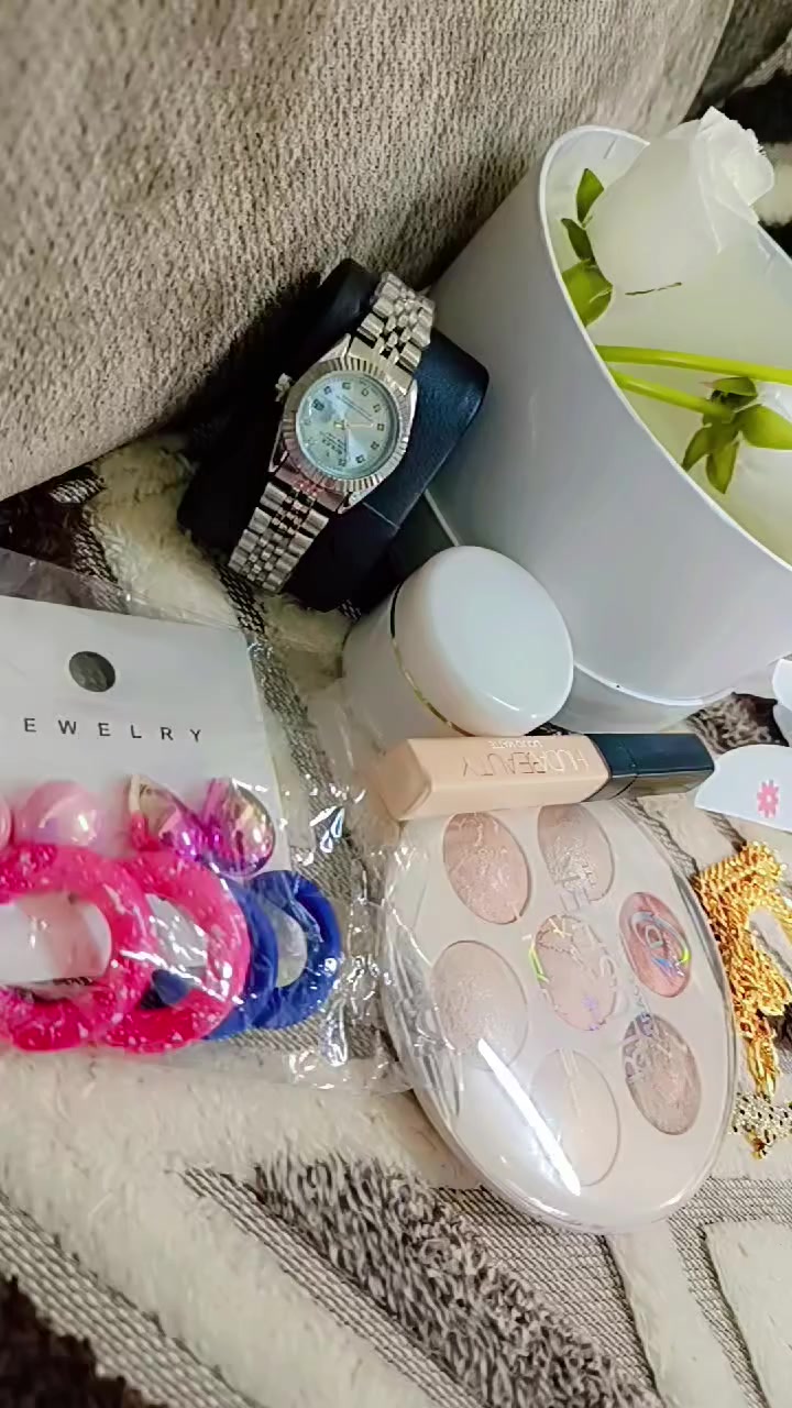 شايفين هيج جمال اغراض ونزاكه واناقه واسعار مناسبه تجنن تعاملهه  موجوده خلطه للايدين والاقدام والاكواع تجنن  اكسسوارات هدايا اشكال موجوده بصفحتهه وماسولفلكم عن اخلاقهه ورده من الله
خلخال الاكسسوار  الله يرزقج من واسع فضله ع المنتجات الحلوه حبيبتي .


**إذا كنت صاحب هذا الإعلان وتريد حذفه لأي سبب، رجاءا أرسل رسالة إلى الدعم الفني**