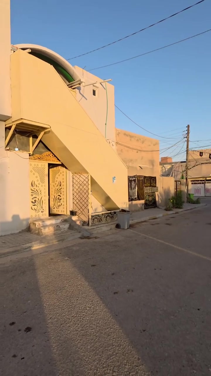 دار للبيع حي الميلاد ١٠٠م مربع طابقين درج داخلي وخارحي  عله ساحه مع حديقه مسيجاه  ١٥٠م  صب كونكريت للاستفسار اتصل على الرقم 
 *********** 
***********
