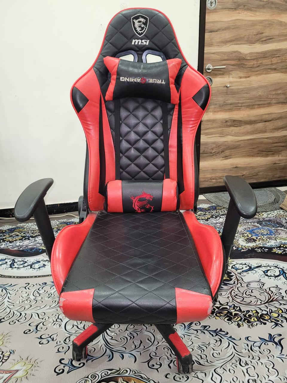 السلام عليكم
السعر ٦٠الف مكان الكراده ماعندي توصيل 
رادله ترتيب الضهر ميتحرك فقط الجك شغال وجديد شاده ملاحظة هذا msi  للاستفسار اتصل ***********
