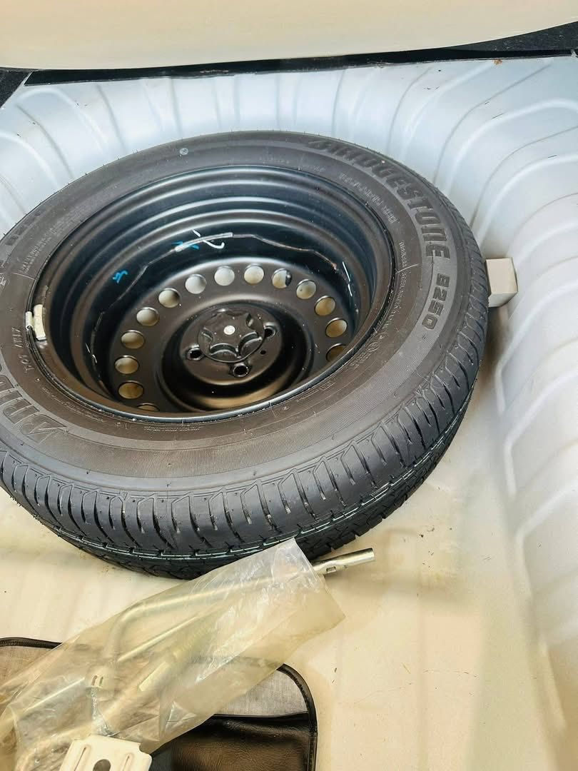 نيسان سني  هندي بليته زرقاء موديل 24 ضمان السور بيهه السياره بيهه قطعتين صبغ كير محرك وضع الشركه تبريد ثلج 
تخم تاير السياره جاهزه رقم بغداد هزه وسنويه كله جديد 
السعر 106 
الاستفسار ***********
مكاني الزعفرانيه اربع شوارع
