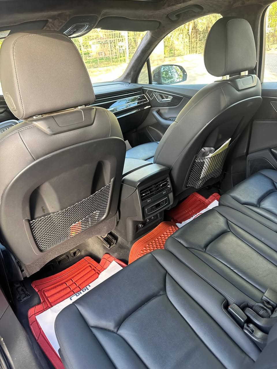 سلام عليكم قبل فتره نشرت سياره بس لغيت البيعه بسبب ضرف اعتذر من جميع
🚗 للبيع
Audi Q7 2022

🌍 المدينة –  بغداد -  حي العامل

•   🛣️  المسافة المقطوعة    -  9 الف كلم 
--------------------------------------------------------- سعر 410 🟥

🔹 الموديل: 2022
🔹 الممشى: 9 آلاف كم فقط
🔹 المحرك: 6 سلندر توين تيربو
🔹 نظام الدفع: Quattro دفع رباعي مستمر
🔹 ناقل الحركة: تيبترونيك 8 سرعات ZF
🔹 وارد: أمريكي

✔️ مقاعد جلد فاخرة فول كهرباء
✔️ ذاكرة + تدفئة للمقاعد
✔️ نظام صوتي Bang & Olufsen ثلاثي الأبعاد
✔️ تحكم مناخي رباعي المناطق
✔️ إضاءة داخلية محيطية Ambient Lighting
✔️ سقف بانوراما بالكامل
✔️ كاميرات 360 درجة
✔️ حساسات أمامية وخلفية
✔️ نظام المساعدة على الوقوف
✔️ رادار تنبيه الاصطدام
✔️ نظام المحافظة على المسار
✔️ نظام ملاحة متطور
✔️ Apple CarPlay و Android Auto لاسلكي
✔️ مصابيح Matrix LED
✔️ إشارات انعطاف ديناميكية
✔️ بصمة تشغيل وفتح الأبواب
✔️ رينكات قياس 20
🛠️ الملاحظة:
🔸 الضرر قطعة واحدة فقط
(باب خلف السايق)
الاستفسار (***********)☄️
