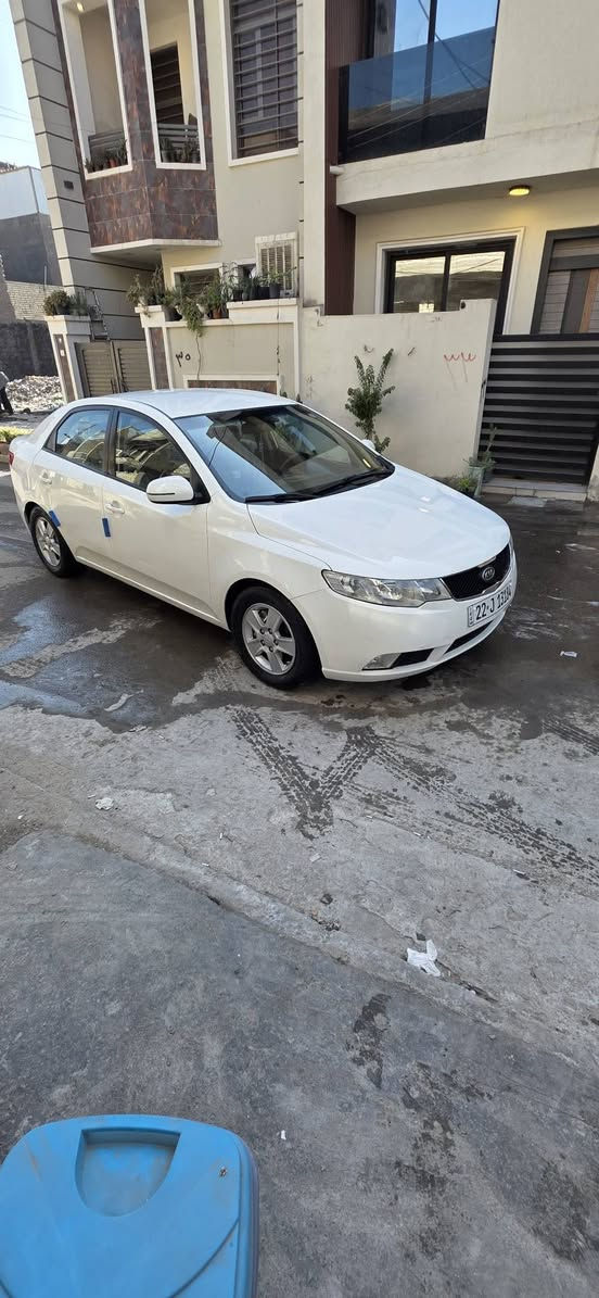 سلام عليكم
سيراتو ٢٠١١ خليجي محرك ١٦٠٠ دوش 
باسمي رقم جديد تحويل وكاله  ثاني يوم 
صبغ قطعتين 
مواصفات  حساسات كشنات ماروني تحكم ستيرن اشاير بلمري مري شفط 
عارضها ٩٦ ومجال بسيط اخوان بتلفون ماتعامل تعال شوف نضافه السياره وانت احكم
مكاني بغداد الكرخ
***********
