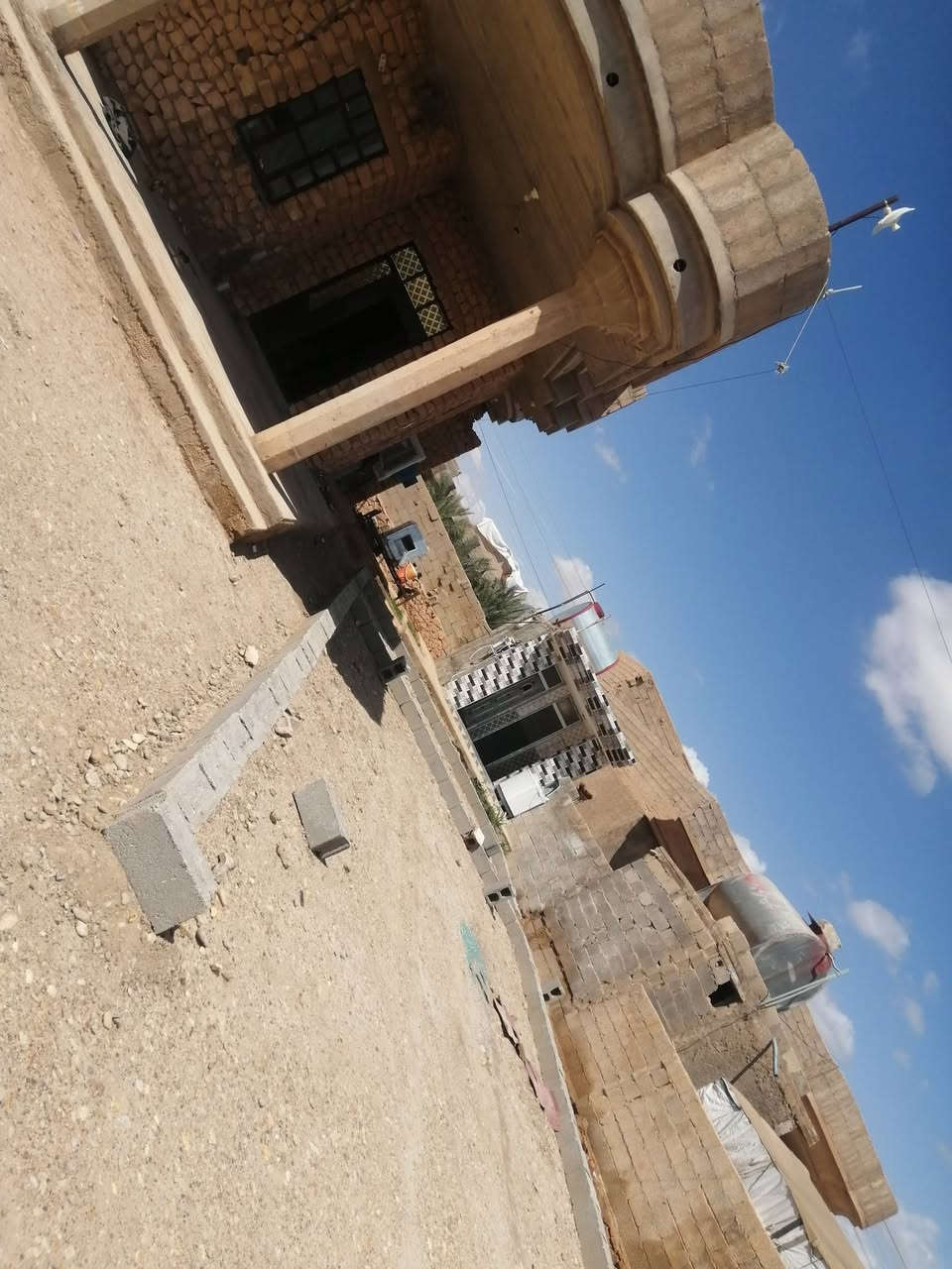 سلام عليكم
البيت للبيع مساحه اكثر من نص عرصه ودخل ربعه وستقبال وكيلدور وحمامات سيراميك  والبيت كامل تجي وتشوف بعيونك اللتواصل ***********
