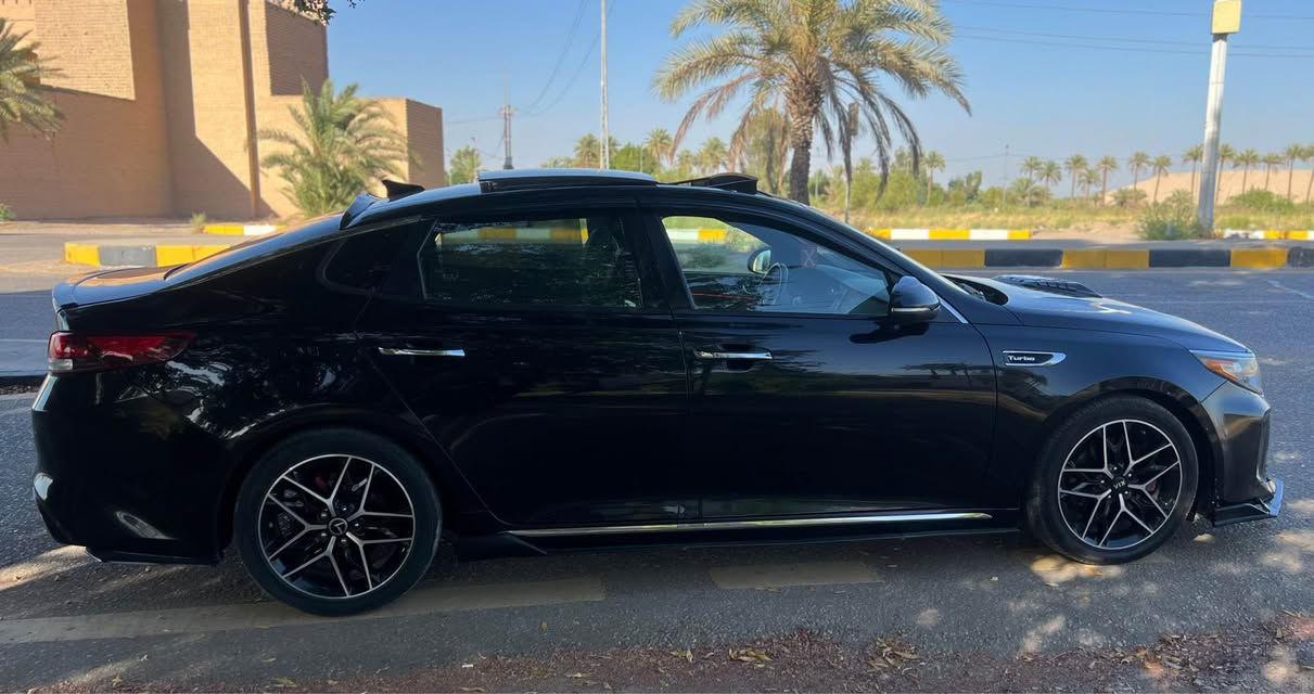 السلام عليكم 
🔥 للبيع — كيا أوبتما 2017 SXL (فل أوبشن) 🔥🚗
فرصة مميزة لاقتناء سيارة فخمة ورياضية بنفس الوقت، فئة SXL أعلى فئة بمحرك تيربو قوي وتجهيزات كاملة 👌
🔹 المواصفات:
• محرك 2.0 لتر تيربو بقوة 245 حصان
•كاميرا 360 درجه 
•سقف روز رايز + اناره مخفيه 
• قير أوتوماتيك 6 سرعات• فتحة سقف بانوراما
• مقاعد جلد فاخر (تبريد + تدفئة)• تحكم كهربائي بالمقاعد + ذاكرة
• شاشة كبيرة + نظام ملاحة• كاميرا خلفية + حساسات
• تشغيل بصمة (Smart Key)• مثبت سرعة ذكي• نظام صوتي فاخر
• أضواء LED• جنوط أصلية قياس 18•وارد امريكي حادثه 3 قطع صبغ خلفيه
🔹 الأمان:
• نظام فرملة طوارئ• تحذير تصادم أمامي
• تحذير مغادرة المسار• نظام ثبات إلكتروني
•الممشى (99mil)

💰 السعر: (138$)
📍 الموقع: (محافظة بابل/ الحله)
📞 للتواصل: (***********) حلة, بابل
