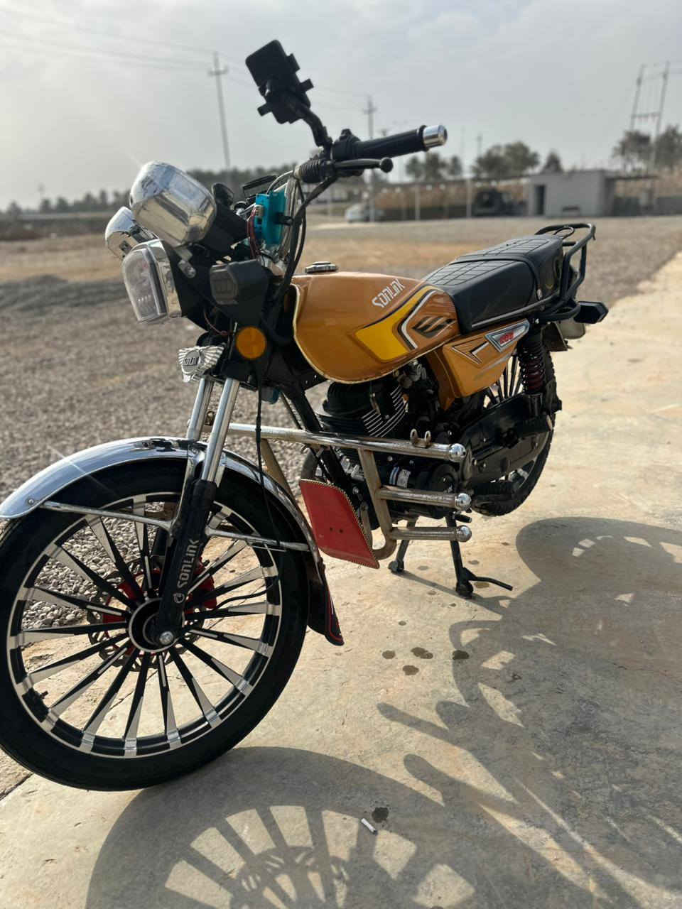 سيفان كامله اي نقص مابيها صارلها ٥ اشهر نزلت للشارع مكينه مكفوله مكانها ديالى الخالص
سعر ٧٥٠ وبيها مجال حك الجيه رقم صاحبها ***********
