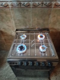 طباخ اربع مشاعل نضيفه مابيه شي شغاله كامله البيع سعره ب 60 ولي شراي يت...