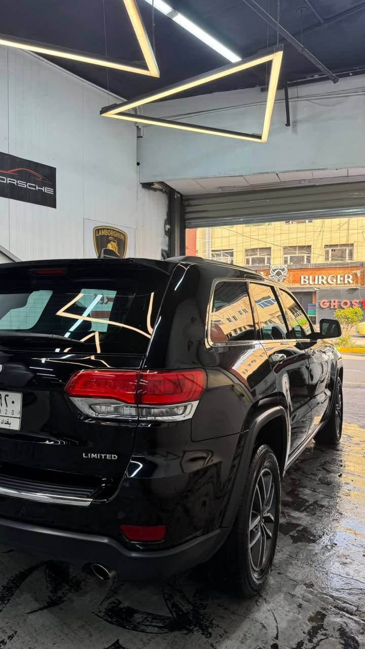 السلام عليكم

جيب كراند شيروكي  2019
لمتد 
رقم بغداد باسمي 
مغلفة ppf 
الجام عليه لاصق عاكس شمس مسموح مرورياً 
بدون حادث  بدون ايرباك
بيهة بارد طخات بالعراق  
ماشية61 الف ميل 
السيارة فول ومابيهة نقص
بانوراما 
جلد 
قطعتين تبريد
تدفئة تبريد كشنات امامية
 تدفئة كشنات خلفية 
تدفئة درگة
حساسات خلفية ورادار خلفي توقف ذاتي
السعر : 24,000$

***********
