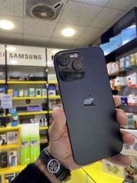 ايفون 16 برو ماكس بطاريه 100 عدد دورات الشحن 90 نضافه 100/100 تجي تفحص...