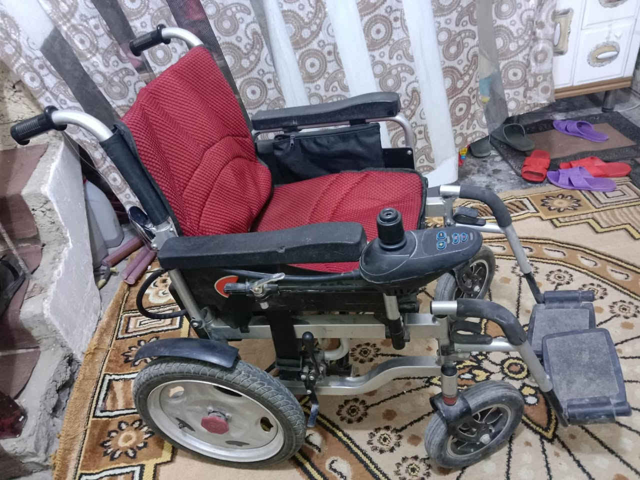 كرسي كهربائي نظيف كلش مابي اي عطل شغال عالفحص مستعمل قليل يطبك يصير بالسيارة السعر 450الف العنوان بغداد البياع حي الرسالة قرب شارع الرافدين ***********واتساب موجود
