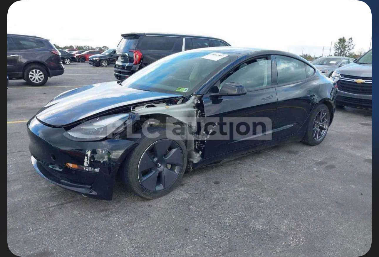 تسلا مودي ٣. دوه ل ماتؤر ٦٥ هه زار كيلؤ مه تررؤيشت وه. سه ياره كه زؤر خاوين ما تيه وه يه كه جامرغي پيشه و. بي ئير باك به شه  رت. زؤر خاوين 180 مه جال   سه ياره كه ٢٠٢٢. *********** أربيل, العراق
