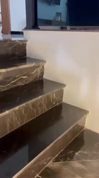 يوجد لدينا بيت للبيع  مساحه 600 صافي واجه 16 بي 3غرف غرفتين فوك و غرفه...