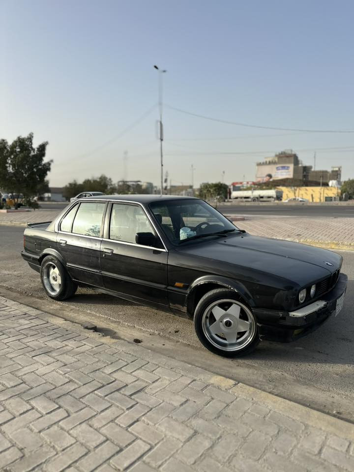 بي ام زعرة مديل 1989 وارد ياباني محرك 25 مفتوح كير اوتو مري كهرباء تبريد تدفئ شغال جام كهرباء كهرابائيات السيارة ممتازه سيارة بيها جراد ممصبوغه بدون حادث مكان بغداد السيدية *********** سعر 55 ورقة وبيها مجال للشراي السيارة بأسمي التحويل ثاني يوم
