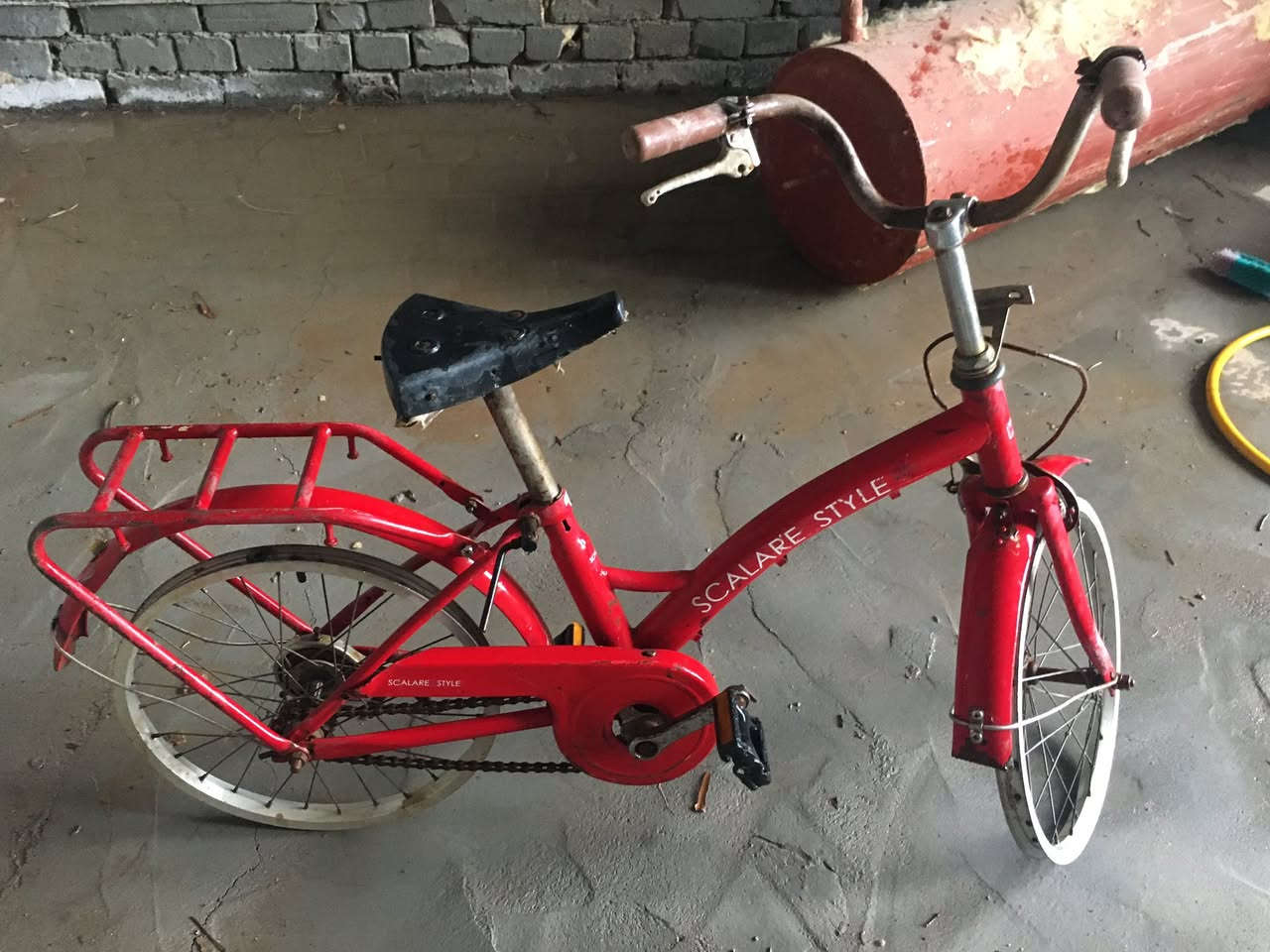 سلام عليكم اخوان بيسكل للبيع بيسكل نضيف نقصه جوابه وتايرات المكان الحولي المعارض السعر 40وبيه مجال الستفسار التصال على هاذا الرقم(***********)
