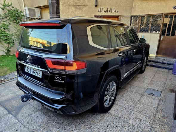السلام عليكم
للبيع تويوتا لاندكروزر 
موديل 2024 
VX لمتدد فول مواصفات 
بريم اصلي رادار امامي وتحديد مسار و5 كامرات وكراسي تدفئة وتبريد حتى الخلفيات والكراسي كلهن كهرباء حتى ال7 راكب هم كهرباء وكرسي السايق  خزن ميموري وبقية المواصفات المعروفة باللمتدد الvx 
السيارة مغلفة PPF من جانت زيرو ضمان 15 سنة 
مكفولة كفالة عامة عدا ملاحظة جدا بسيطة 
ماشية 12 الف جديدة جدا بحالة الزيرو 
رقم بغداد الجديد وبأسمي تحويل مباشر 
السعر788  وبيهة مجال 
***********
***********
