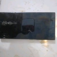 اس 24 الترا شاشه مكسوره للبيع ب350 مو شراي لايتصل رجاءٍ 07726738070
