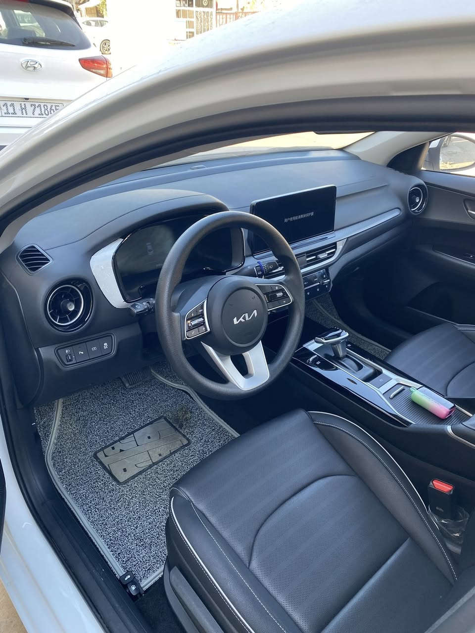 السلام عليكم
كيا 3 
موديل 2024 
ماشيه 30 الف
مواصفاتها معروفه فول
مابيها نقص فقطً صارت عندي بيها طخه باهلال مال چاملغ الخلفي لي خلف السايق والدعاميه اشويه غير هاي مابيها اي نقص لابارد ولاصبغ السياره الضربه على وضعها بعدها مرفقه بالصور
السعر : 140 الف وبيها مجال
☎️رقم الهاتف: ***********
