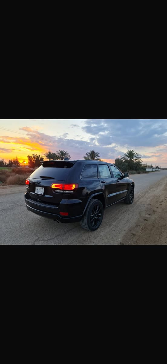 سلام عليكم 
للبيع جيب بلاك توب 18مرمز 21
رقم نكليزي هزه وفحص جديده
بيه مكانات صبغ 
مكينه 3600مكفوله 
كير مكفول 
تبريد ثلج 
تخم تايرات 
باتريات حدد 
بدون اي نواقص جاهزه من كلشي 
شراي يتصل 
***********
