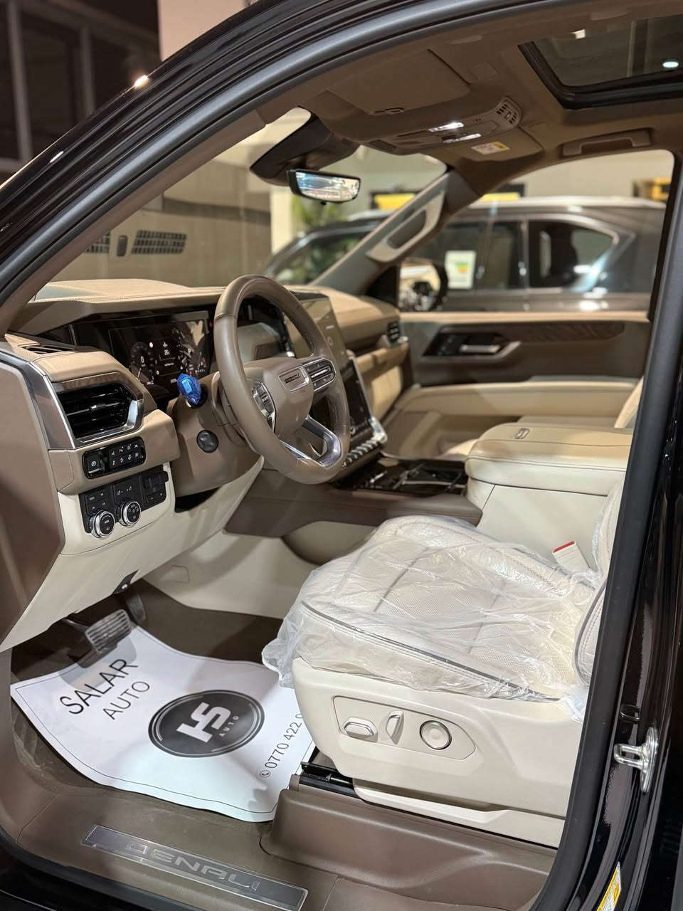 GMC Yukon Denali 2025
وكاله منصور
٢٠  كم
وارد خليجي
سعر ٨٢٥$  
المحرك 6.2 لتر V8
قوة 420 حصان
ناقل حركة اوتوماتيك 10 سرعات
دبل 4WD
تعليق هوائي

داخلية جلد دينالي فاخر
مقاعد امامية وخلفية تدفئة وتبريد
شاشة كبيرة 16.8 انش
نظام صوتي Bose
فتحة سقف بانوراما
تشغيل بصمة

كاميرا 360 درجة
حساسات امامية وخلفية
رادار امامي
مثبت سرعة ذكي
شاشة عرض على الزجاج

جنوط 22 او 24 انش
انوار LED كاملة

شركة  سالار اوتو 
سليمانيه  معارض  جديد 
📞 *********** السليمانية, العراق
