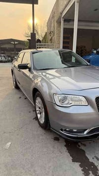 للبيع كرايسلر 300c  موديل 2016 الممشى 176 الف كيلو قابل للزيادة سيارة ...